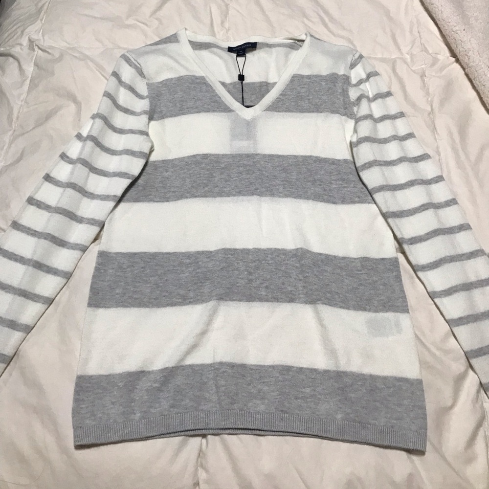 Brand new Tommy Hilfiger sweater, never worn